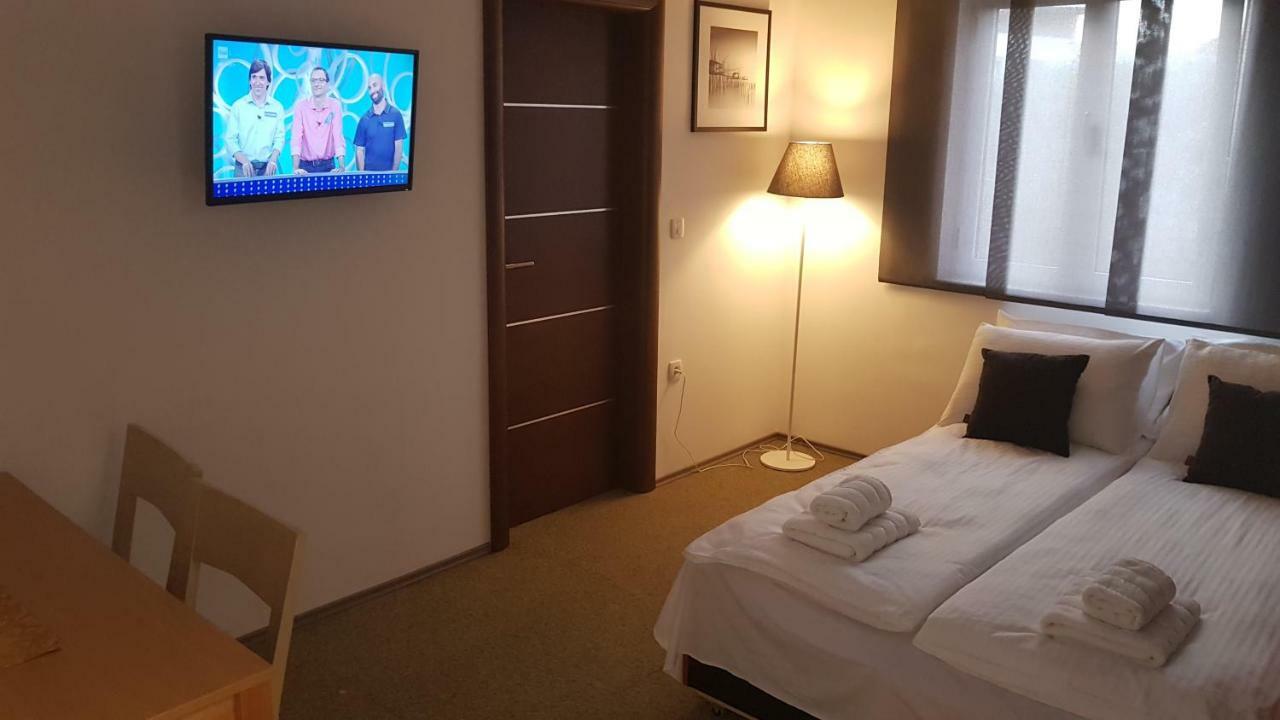 Aura Residence Ровинь Экстерьер фото