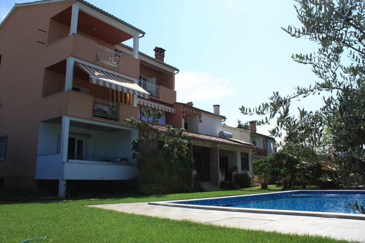 Aura Residence Ровинь Экстерьер фото